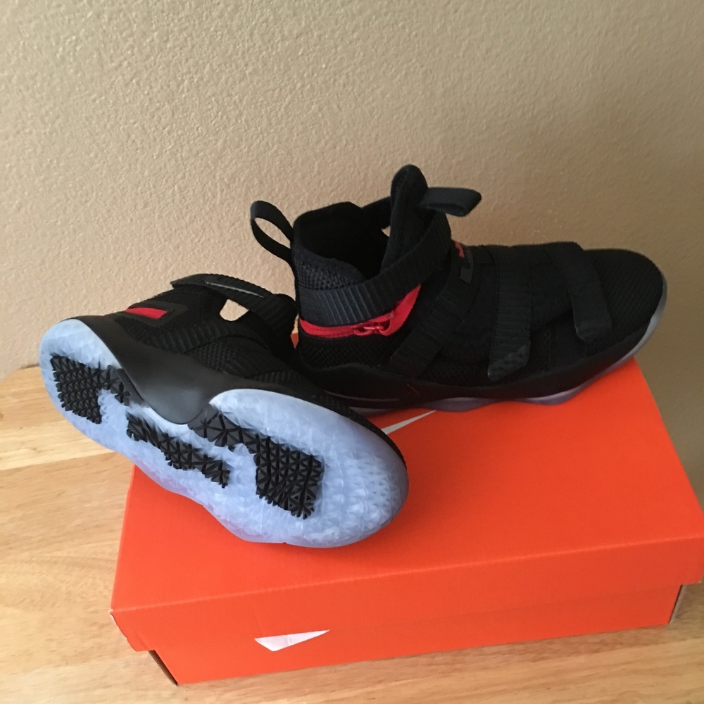 LEBRON SOLDIER XI FLYEASE